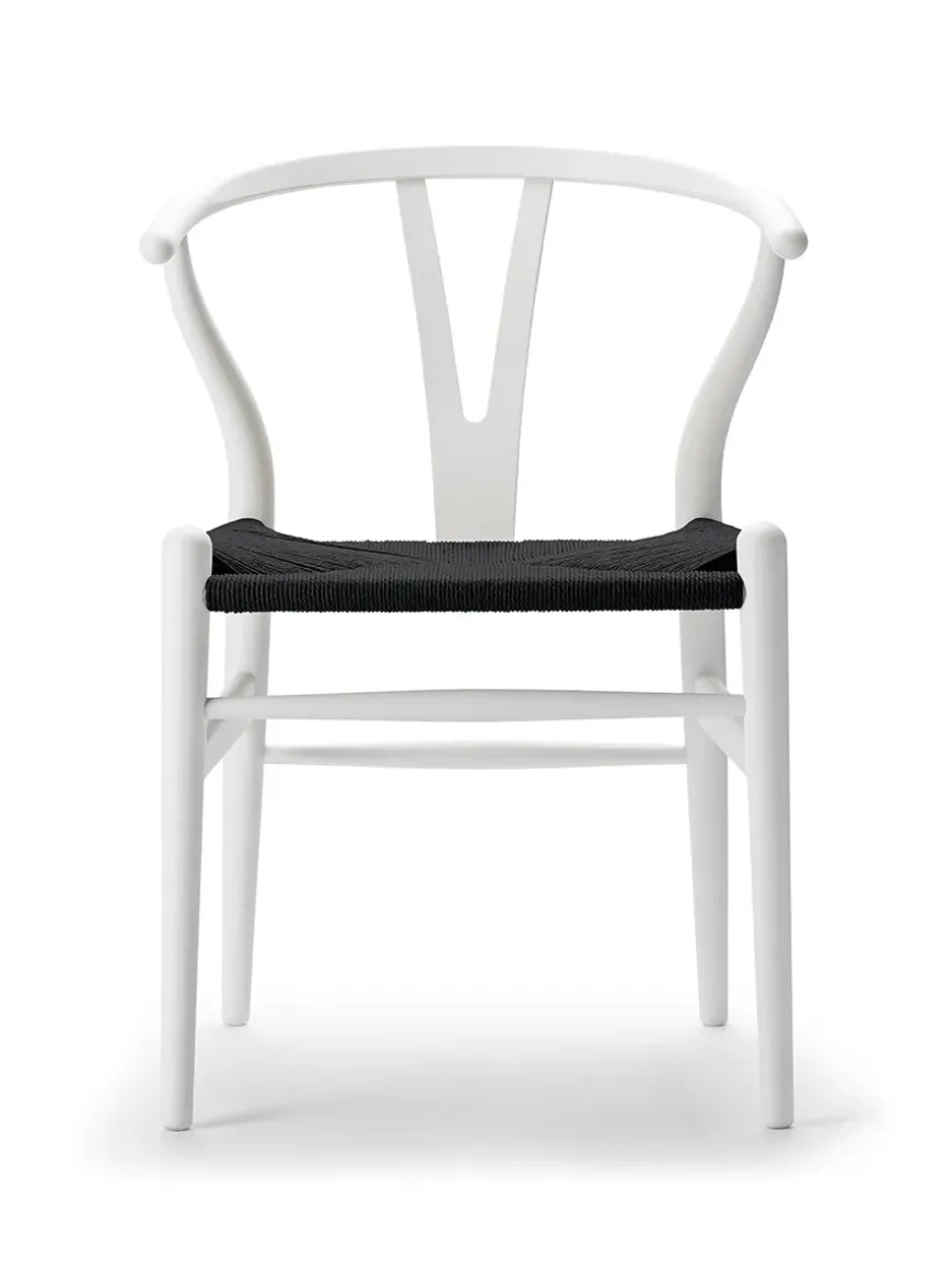 Y-stol CH24 Soft Blue med sort flet af Hans J. Wegner