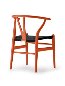 Y-stol CH24 Soft Blue med sort flet af Hans J. Wegner