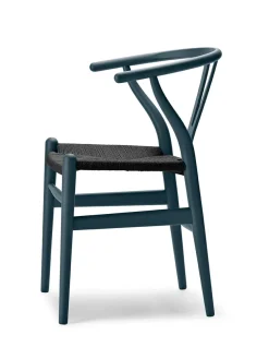 Y-stol CH24 Soft Green med sort flet af Hans J. Wegner