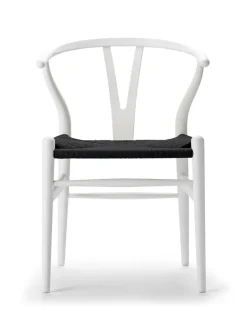 Y-stol CH24 Soft Natural White med sort flet af Hans J. Wegner