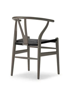 Y-stol CH24 Soft Silver Grey med sort flet af Hans J. Wegner