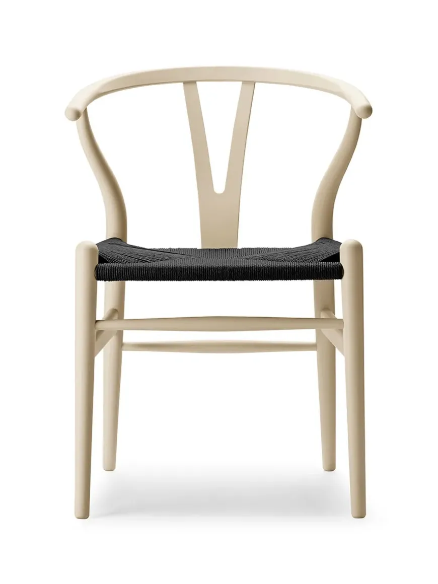Y-stol CH24 Soft Silver Grey med sort flet af Hans J. Wegner