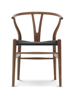 Y-stol CH24, Valnød lak med sort flet af Hans J. Wegner